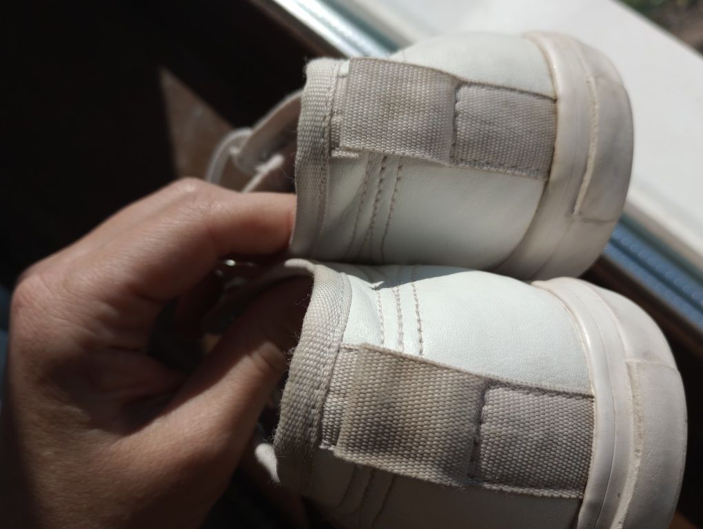 Кожаные кроссовки Adidas 35