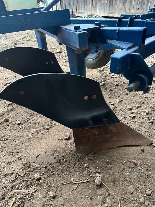 Продається плуг 2 по 30