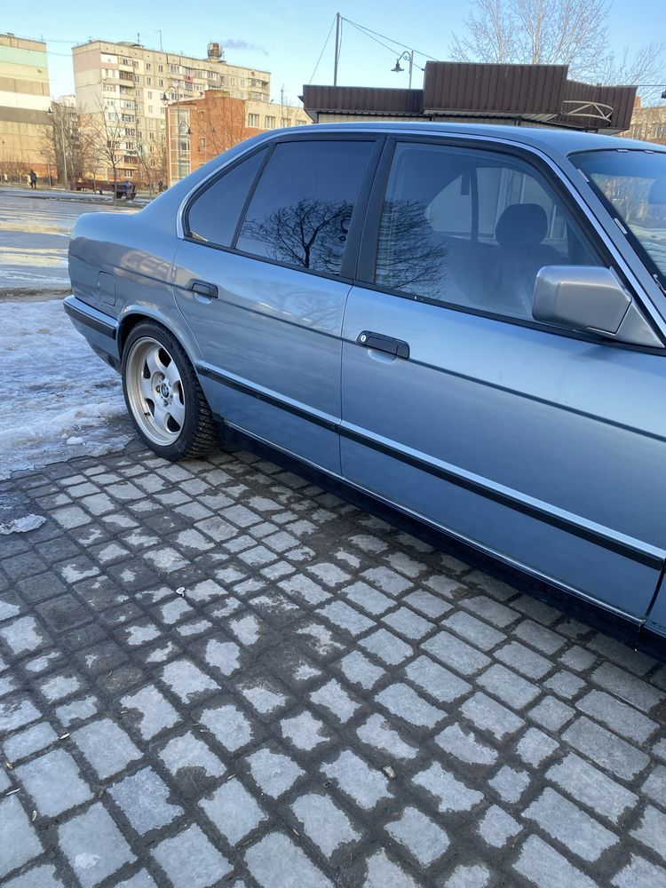 Продам BMW e34 525i