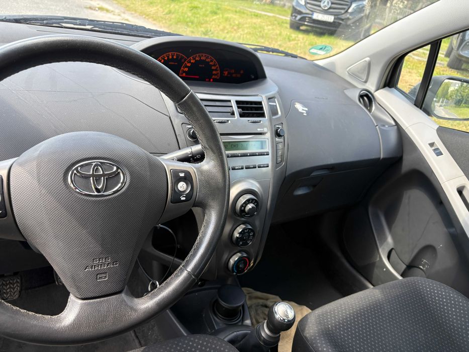 Toyota Yaris. Bardzo ładna Toyota Yaris , 5-d, klima, hak, super stan