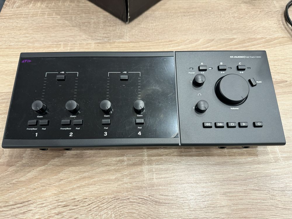 Нова звукова карта AVID Fast Track C600 Аудіоінтерфейс USB 6х6