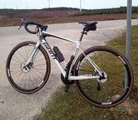 Bicicleta Giant Defy - carbono