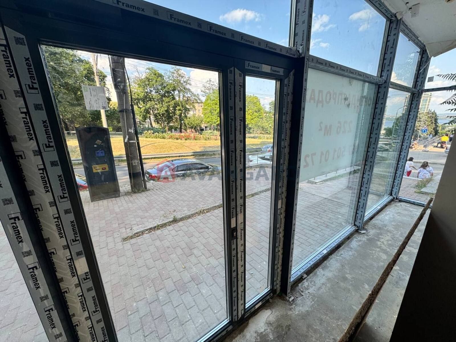 ПРОДАМ 115м.кв.К.Маркса.Красная линия.1-ый этаж.226500$