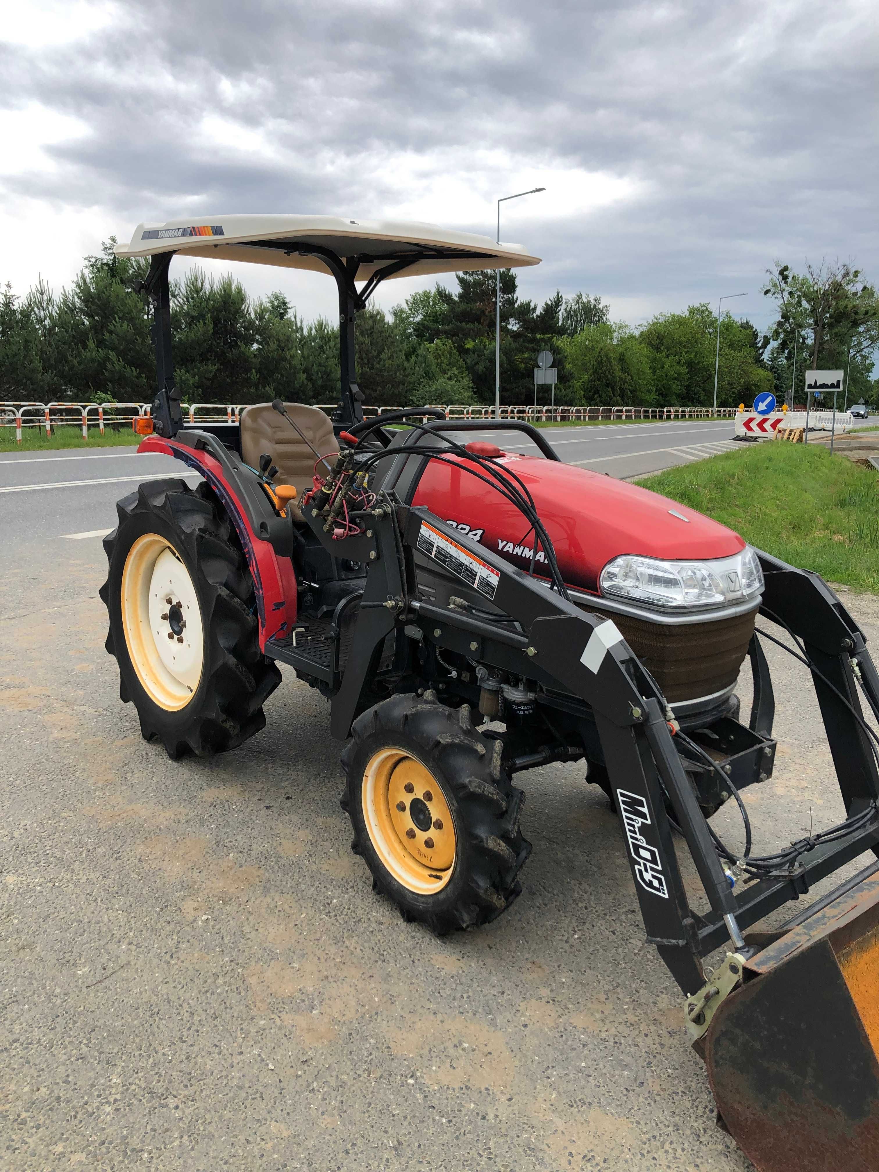 Traktorek Yanmar EF224 z ładowaczem czołowym