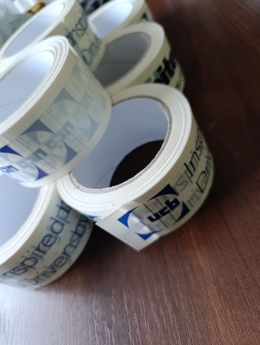 Taśmy klejące do klejenia paczek