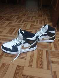 Nike Air Jordan 1 preto/dourado novas