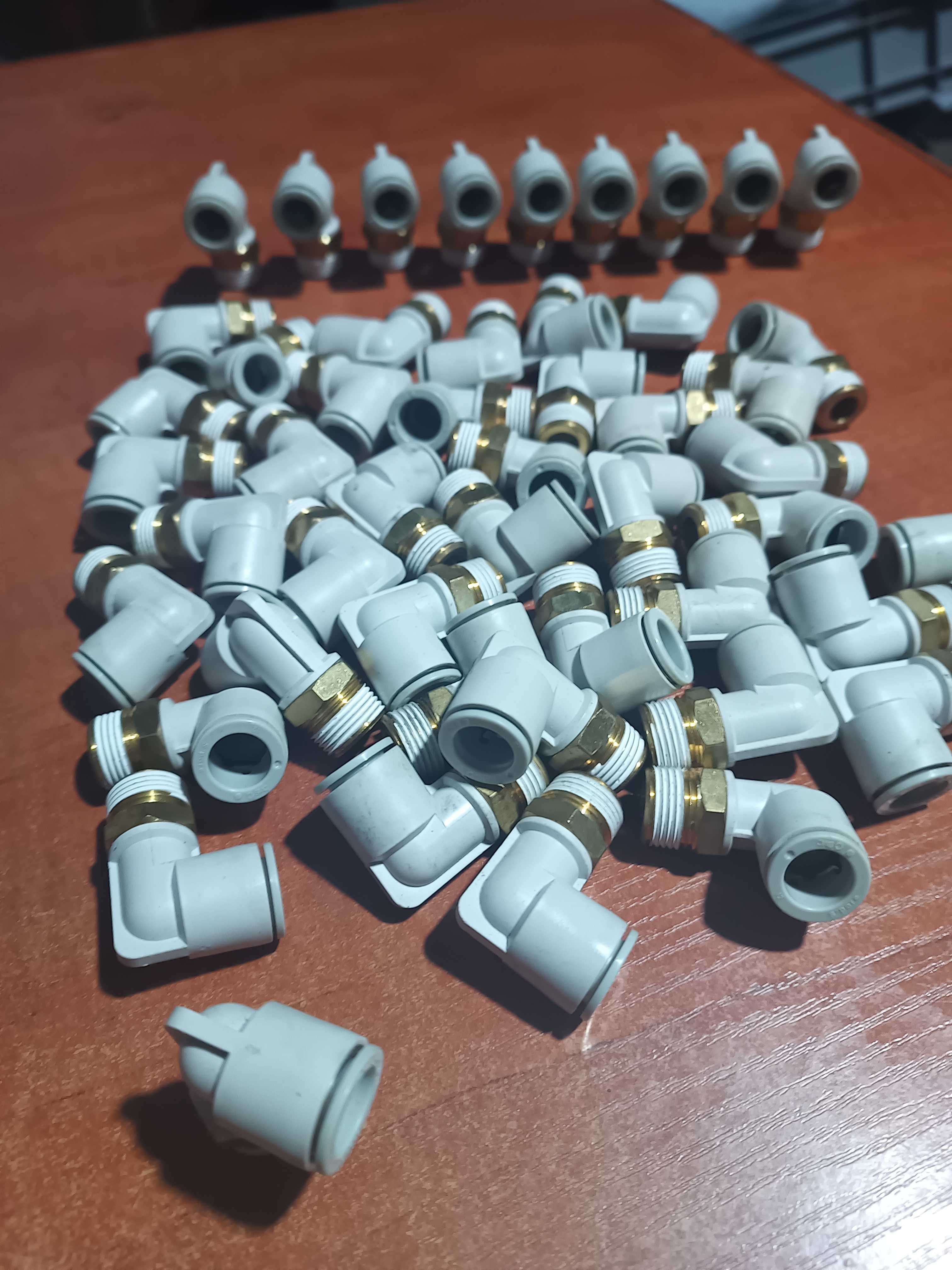 Złączka wtykowa gwintowana SMC 90°; -1÷10bar; Gwint: R 3/8" fi 12mm