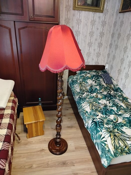 Lampa stojąca z abażurem