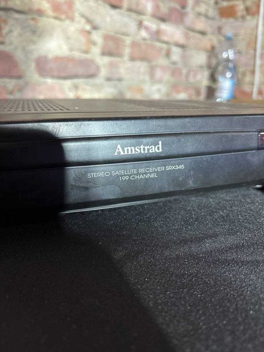 Amstrad SRX345 – tuner satelitarny stereo z pilotem, sprzęt retro