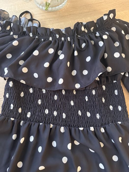 Sukienka w Grochy Hiszpanka Falbanki - Idealna na Imprezę!