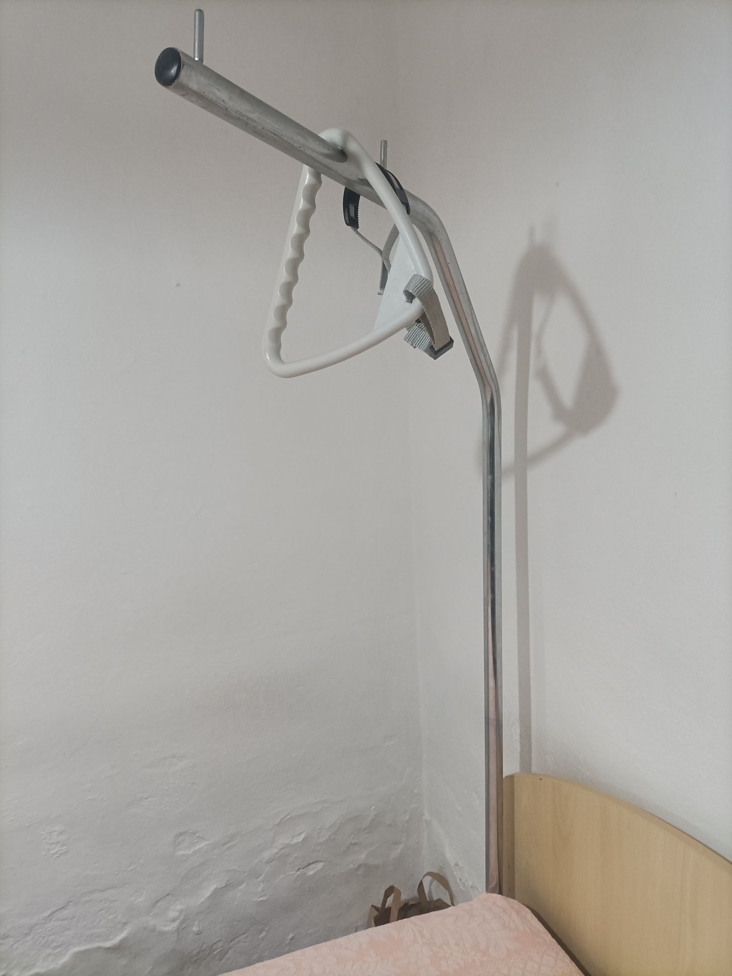 Cama articulada elétrica com comando