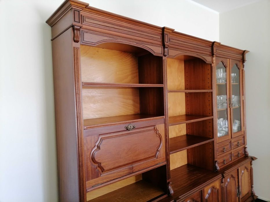 Móvel de sala em madeira de cambala