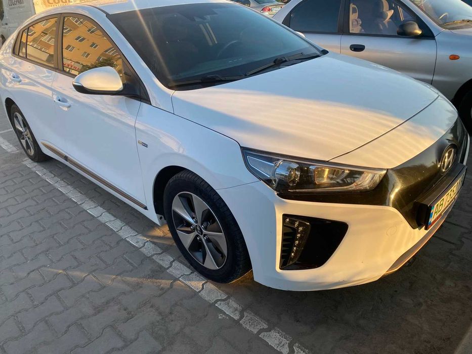 Оренда авто Hyundai Ioniq Electric  Оренда машини під таксі.