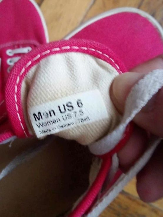 Czerwono białe buty Vans