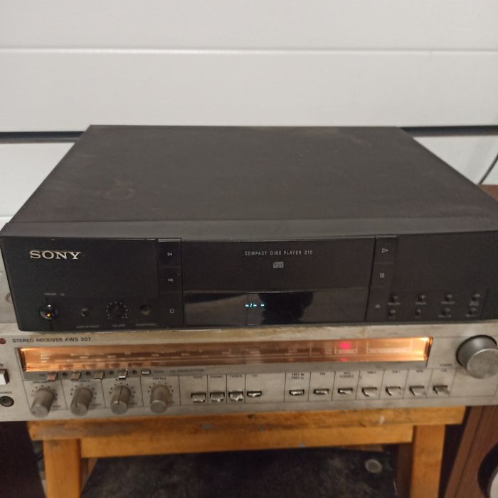 Deck CD Grundig 210 BLACK (choć znaczek SONY jest z przodu)