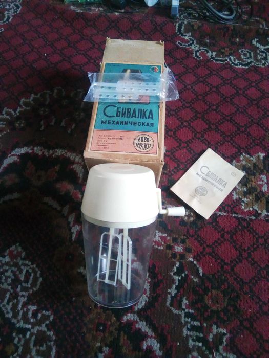Сбивалка механическая ручная. Миксер.