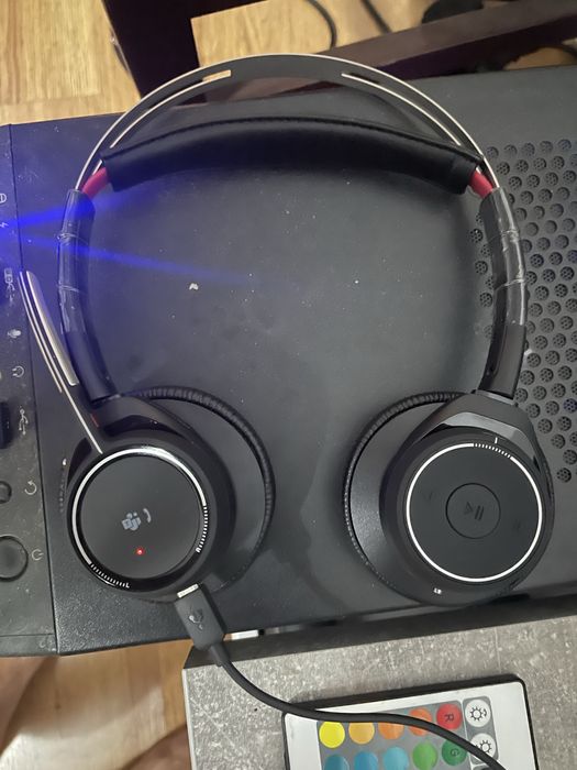 Headset Plantronics Voyager Focus (como novos)