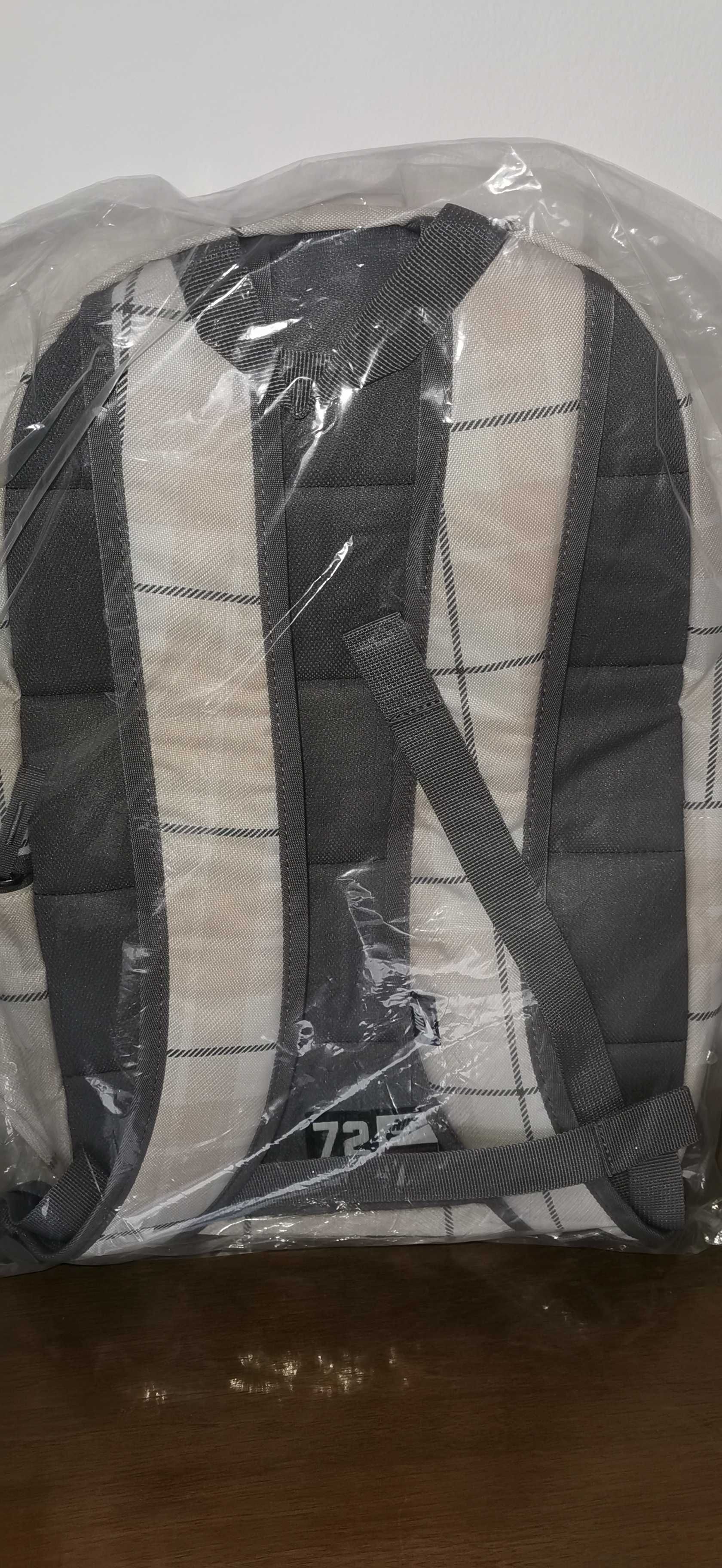 Nike Heritage AOP plecak 25L kieszeń laptop 15cali Beżowy/szary NOWY