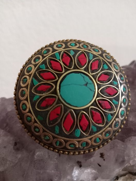 Перстень, каблучка. Натуральний камінь-бірюза, корали. Тібет, Непал.