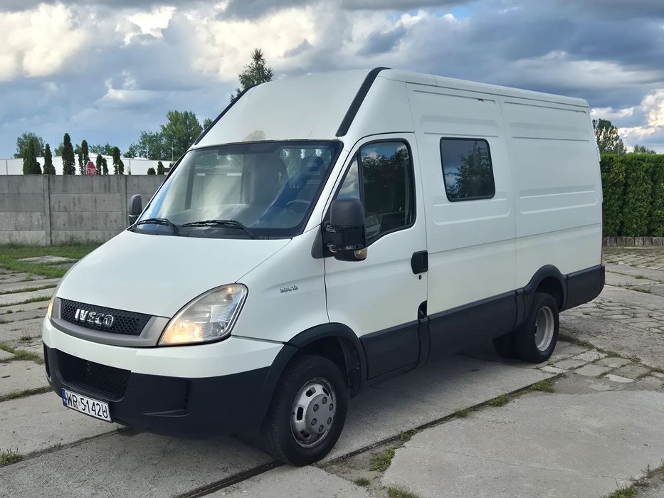 Iveco Daily 35c13  Iveco Daily 35C13 brygadówka 7 osobowy