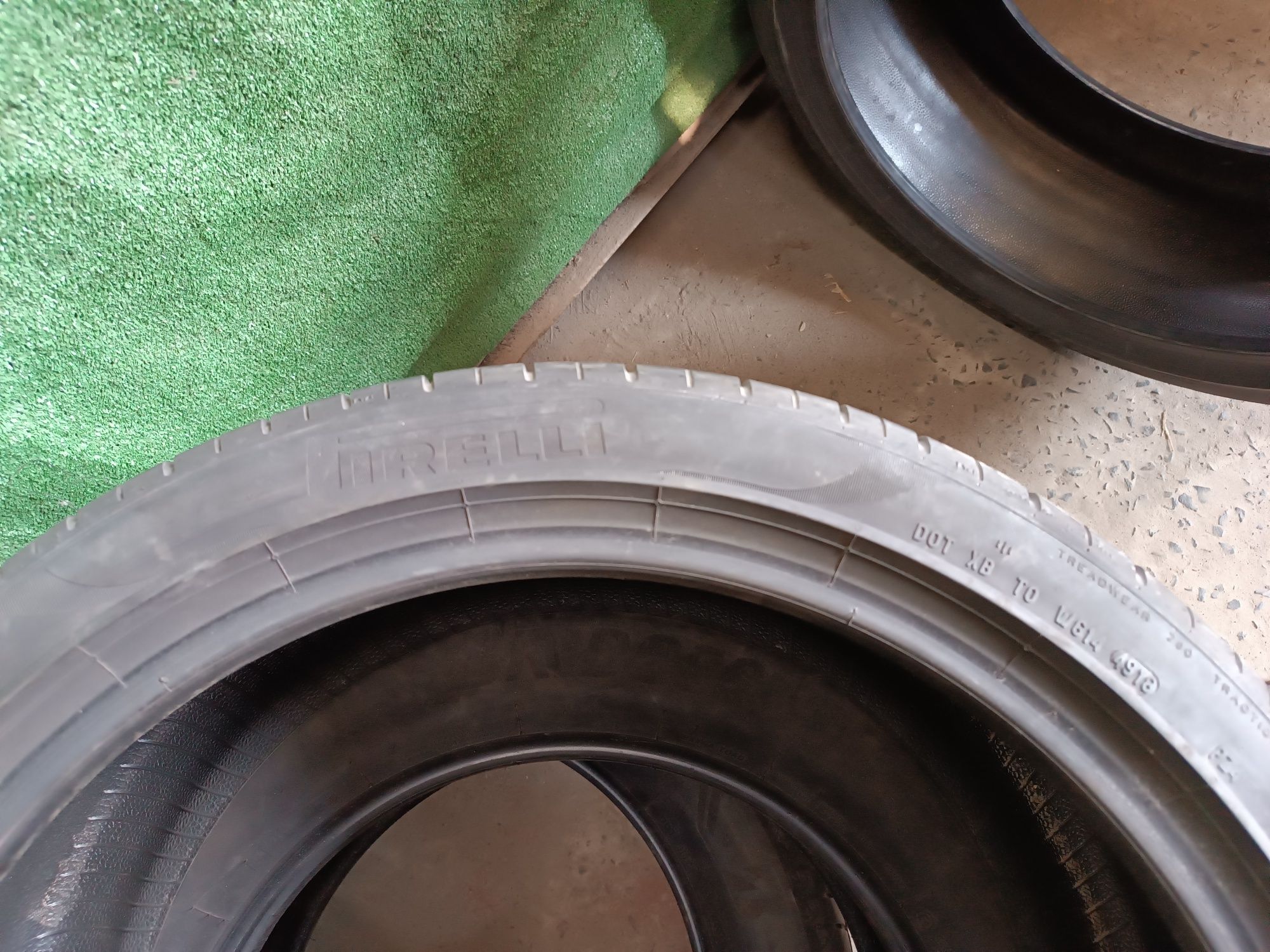 Шини літо Pirelli 245/40/20 5,5mm 2шт.