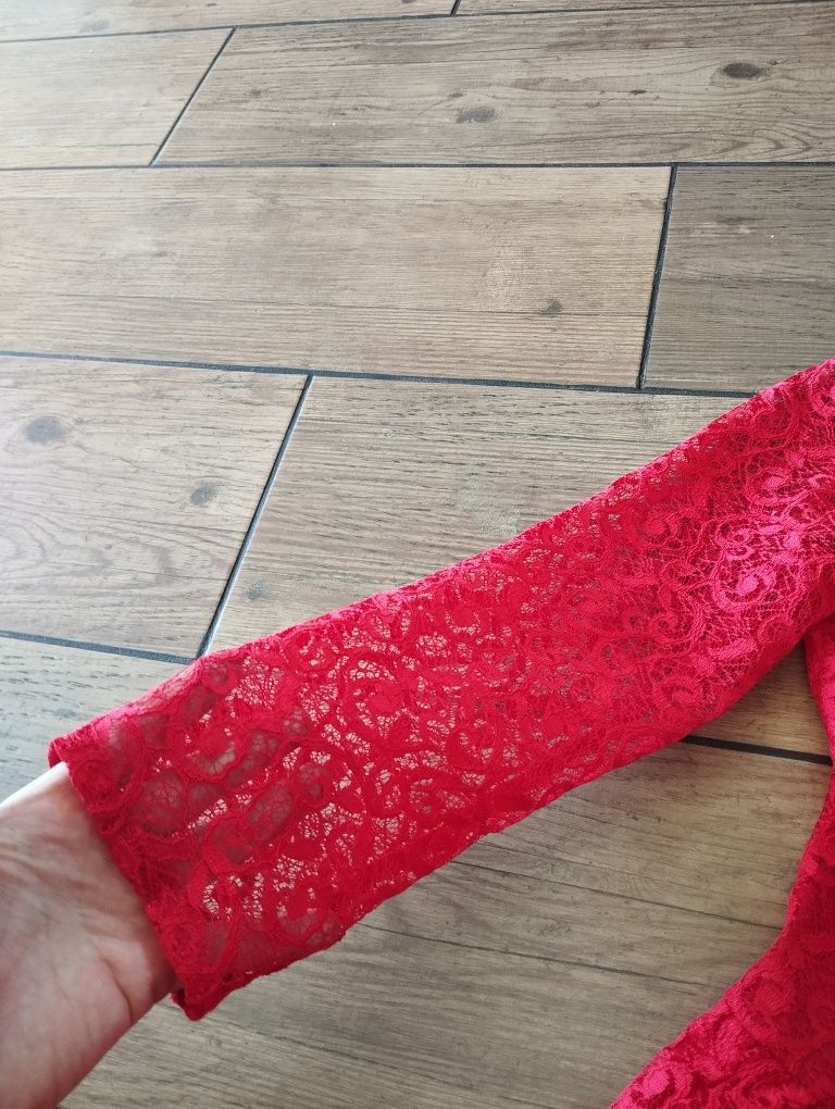 Czerwona sukienka koronkowa z długim rękawem XS/S