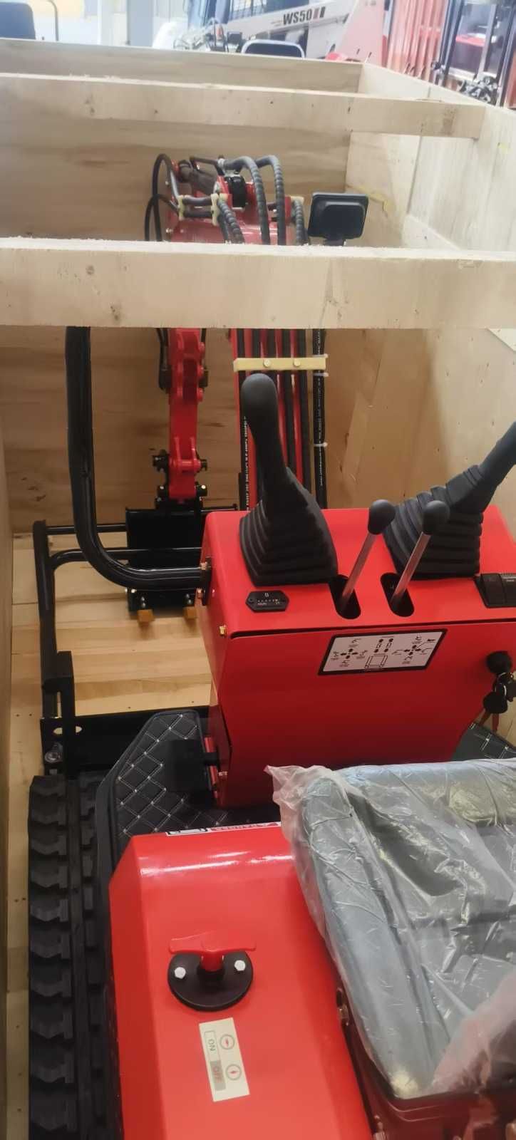 Mini escavadeira landward nova sem uso com garantia 7000€ com iva incl