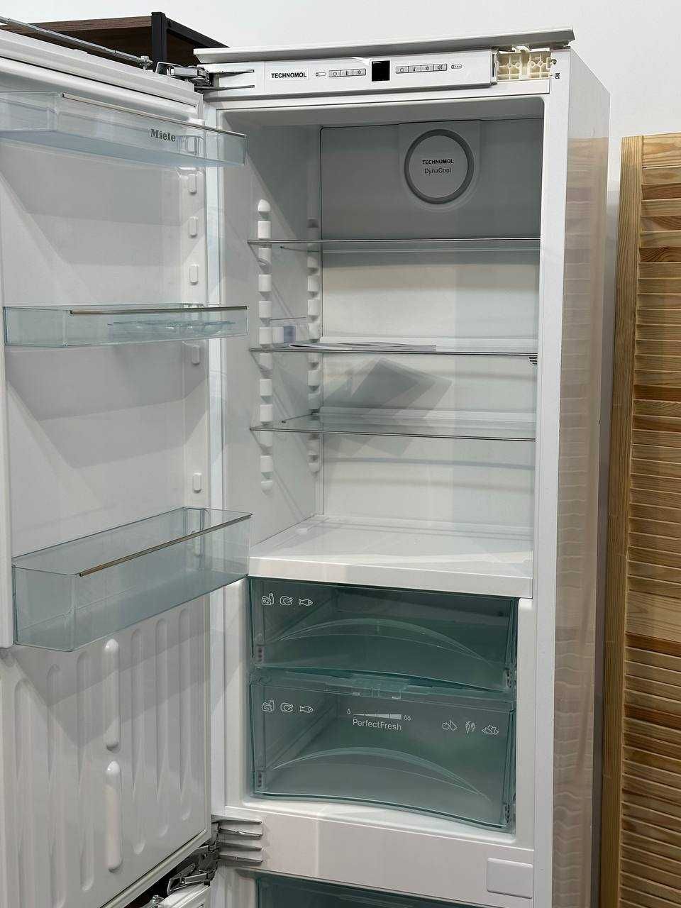 Холодильник Miele KF 37272 iD, NoFrost, FreshZone, SuperFrost