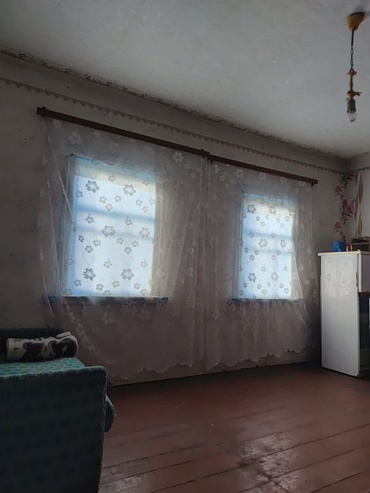 Продам будинок в центрі села Русанів.