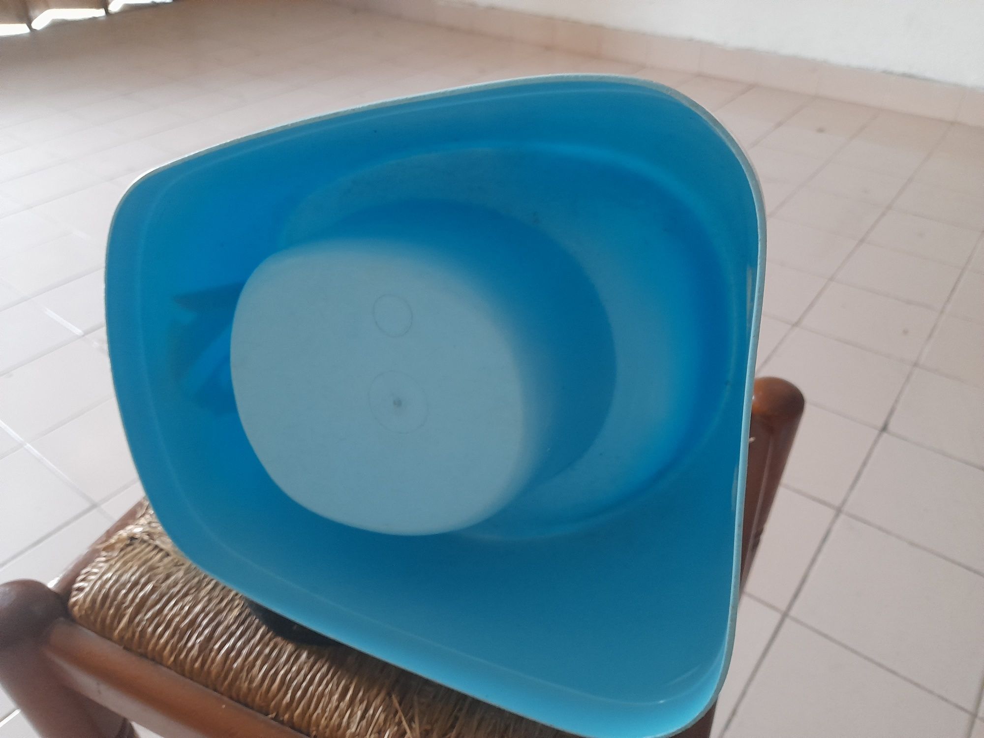 Penico azul claro.