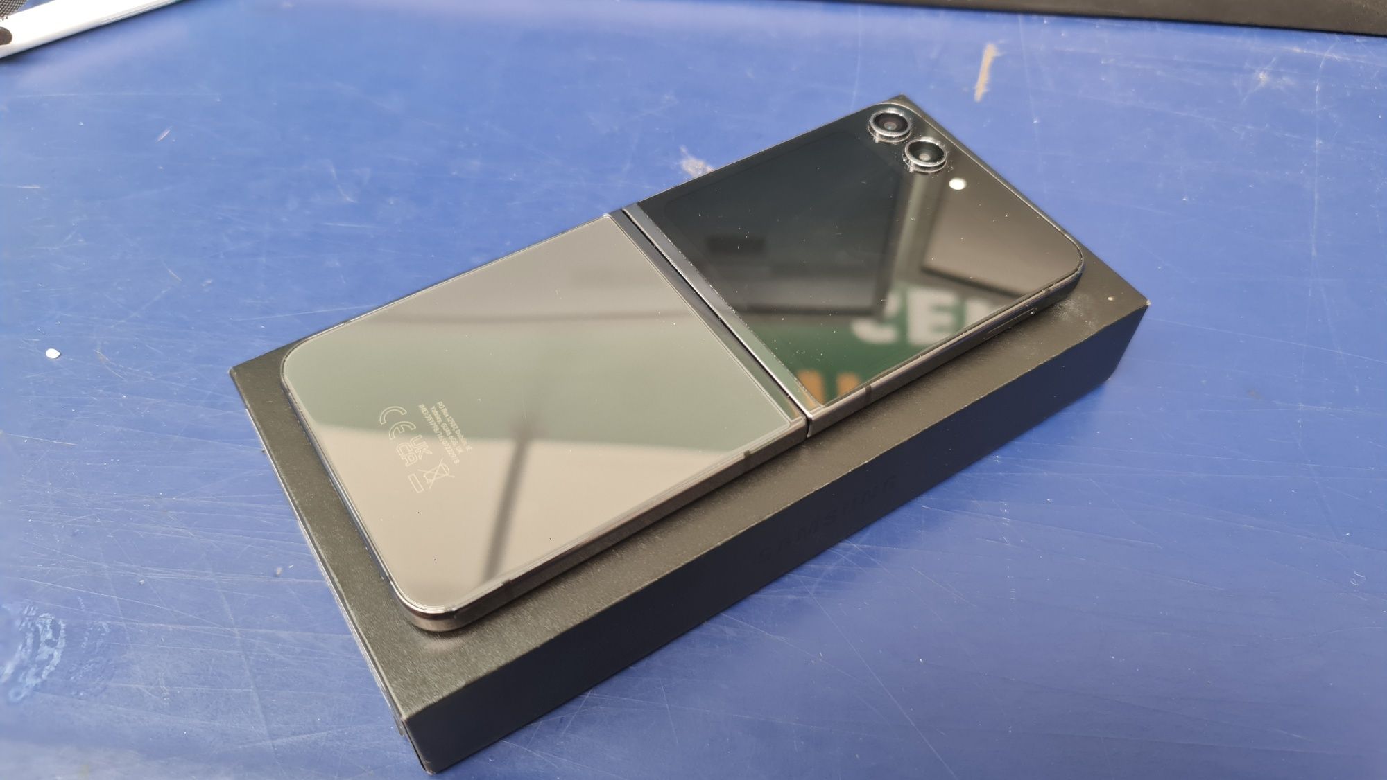 Samsung Galaxy Z Flip5 512gb Graphite