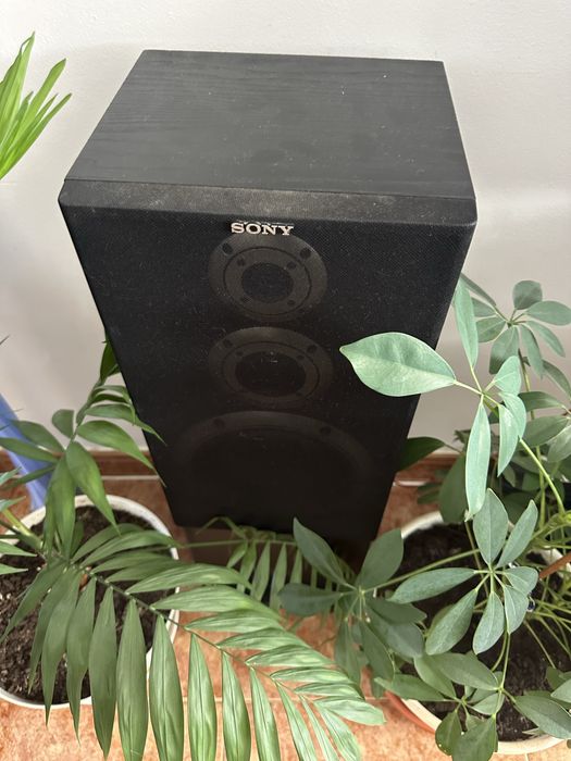 Aparelhagem Sony com radio e giradisco a funcionar.