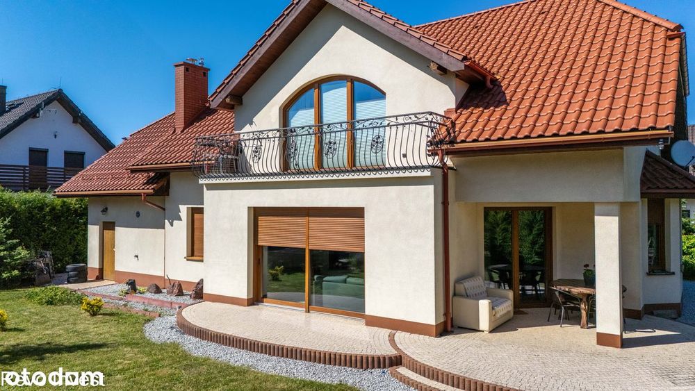 Duży nowoczesny piękny dom