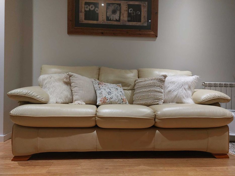 2 Sofás de alta qualidade em pele inglesa anti-fogo, marca J LOURO