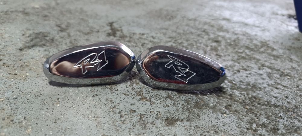 Vendo varios artigos Yamaha R1 ler discrição