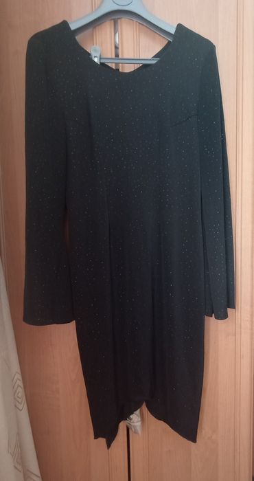 Sukienka czarna błyszcząca