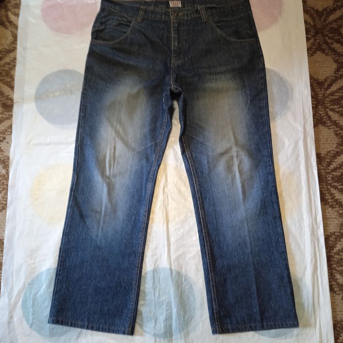 Продам джинсы большого размера.