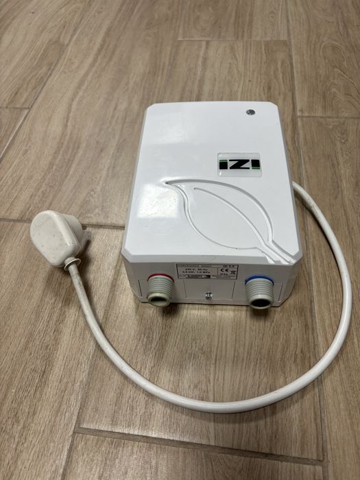 Przepływowy ogrzewacz wody IZI 3,5 kW uniwersalny