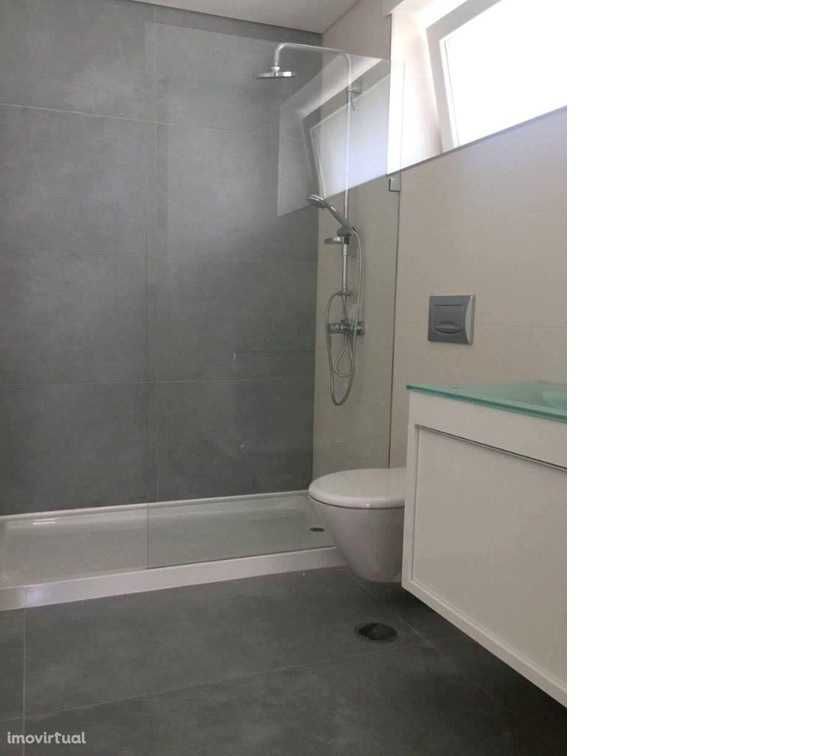 Alugo dois quartos a estudantes em apartamento  renovado e mobilado