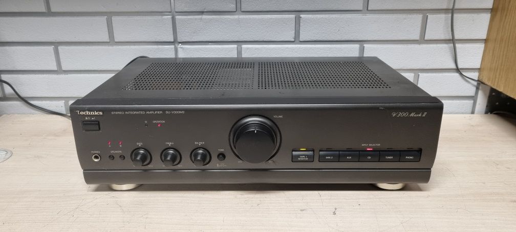 Wzmacniacz TECHNICS SU-V300M2.  Japan