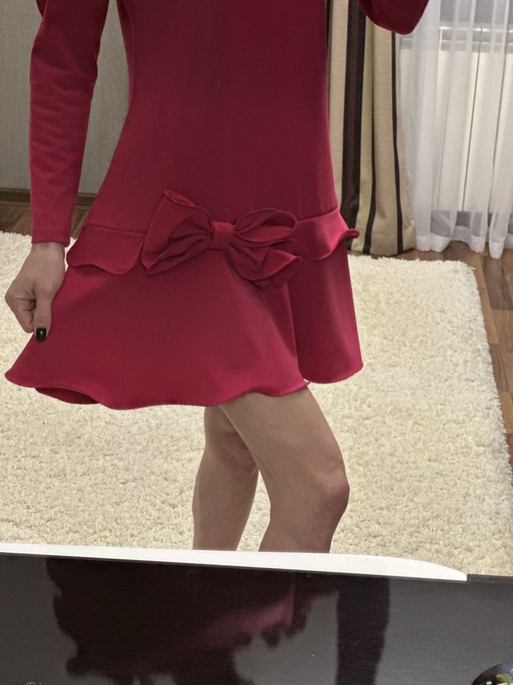 Яскрава сукня RED Valentino