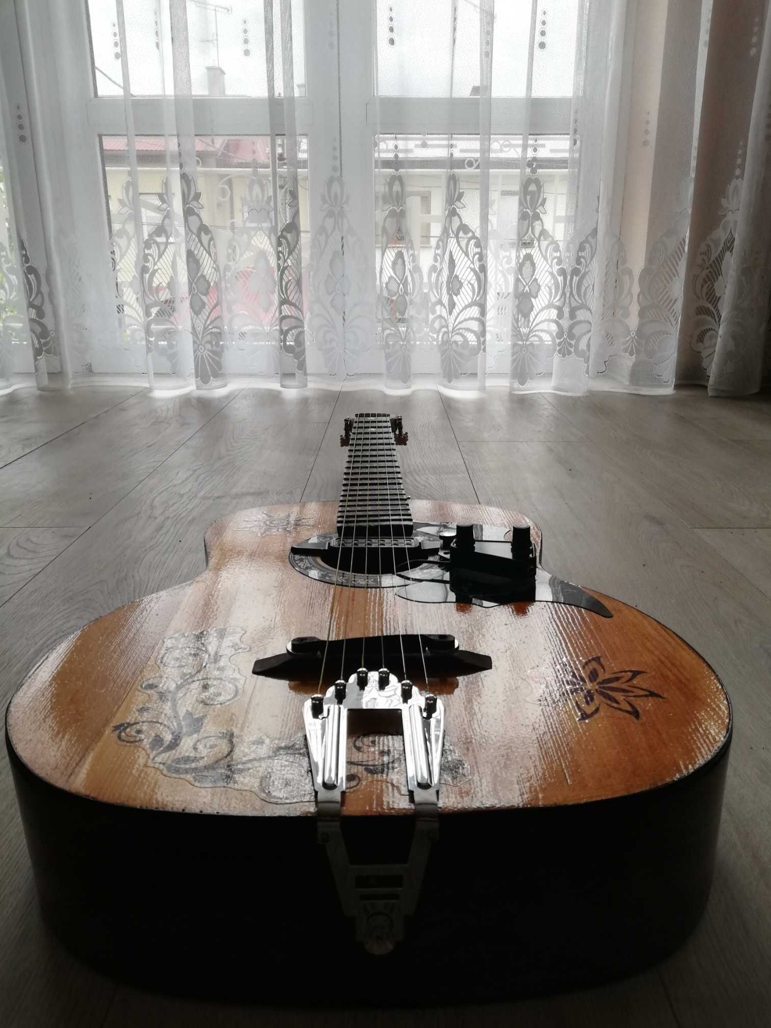 Gitara Elektroakustyczna.