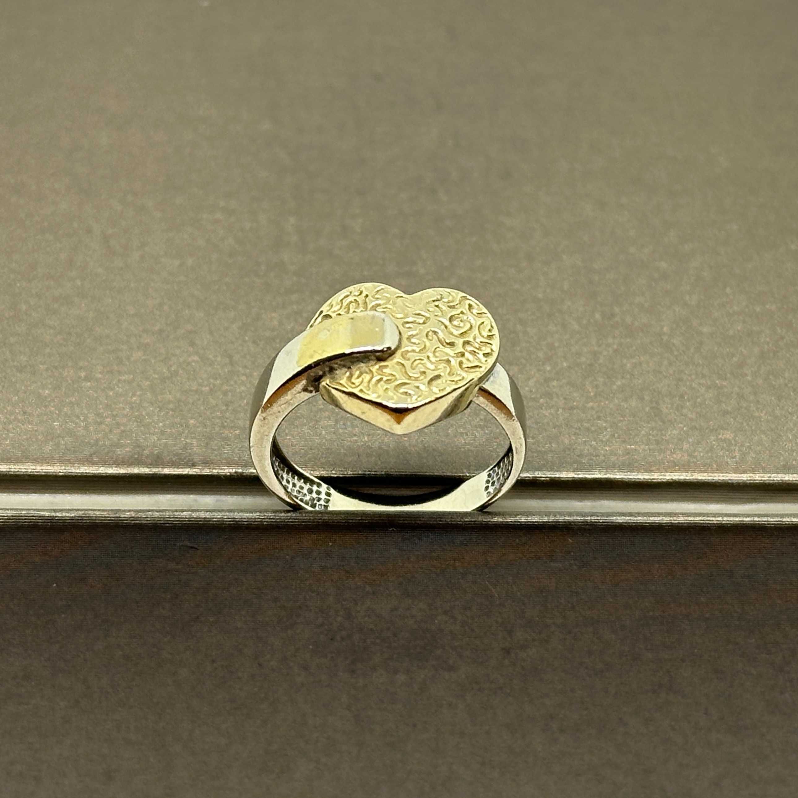 Wyjątkowy złoty pierścionek  p585  R-15
