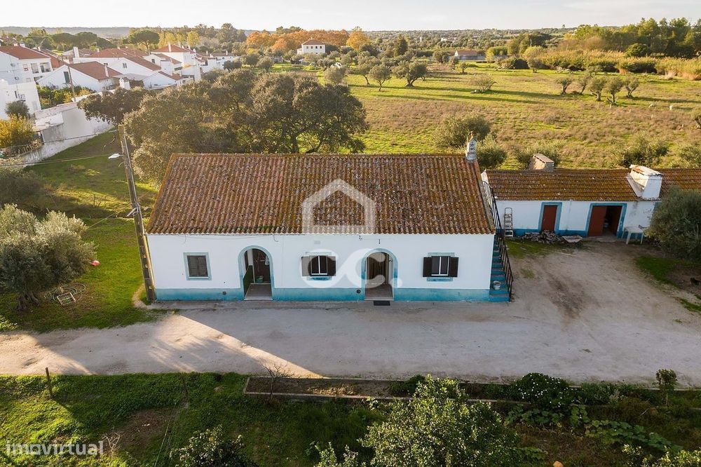 Quinta de 11.625 m² c/ Moradia T3 e anexos | Canaviais, Évora