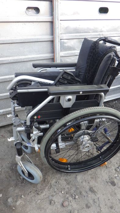 Elektryczny wózek inwalidzki  Pyro Light Optima  Akumulatorowy