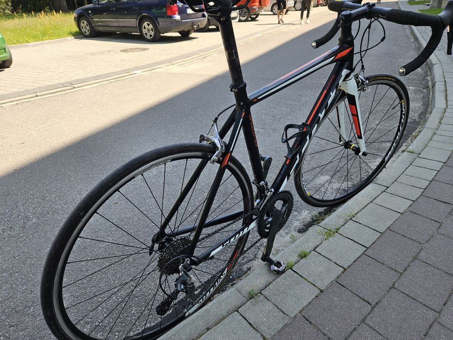 Scott Speedster 20 – Shimano Tiagra (2x10)

Sportowy rower szosowy na