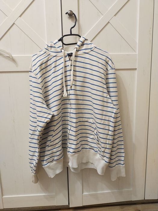 Bluza w paski z kapturem