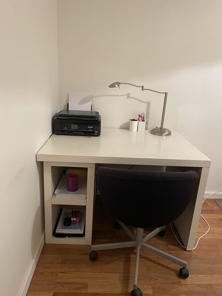 Secretaria e cadeira