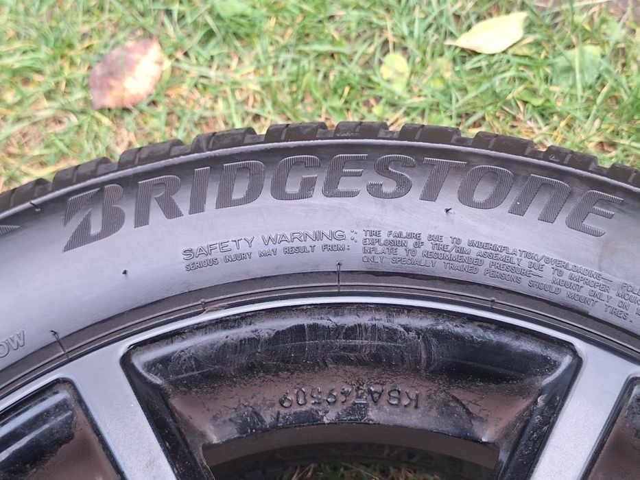 Нова зимова пара шин Bridgestone 215 55 16