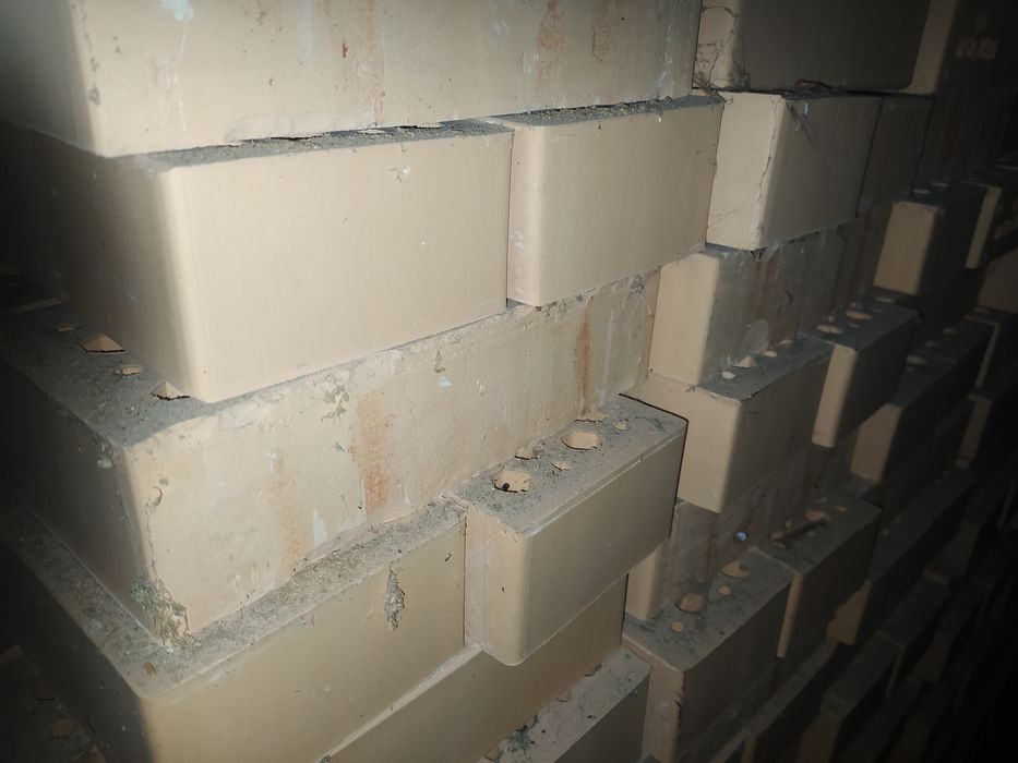 Cegła klinkierowa żółta dziurawka